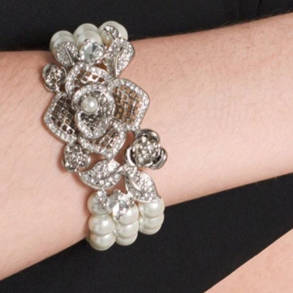 WHBM FAUX PEARL 3D ROSE STRETCH BRACELET - Picture 2 of 4